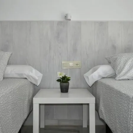 Apartamento ¡nuevo! Zona Tranquila Cerca De La Playa De La Carihuela *